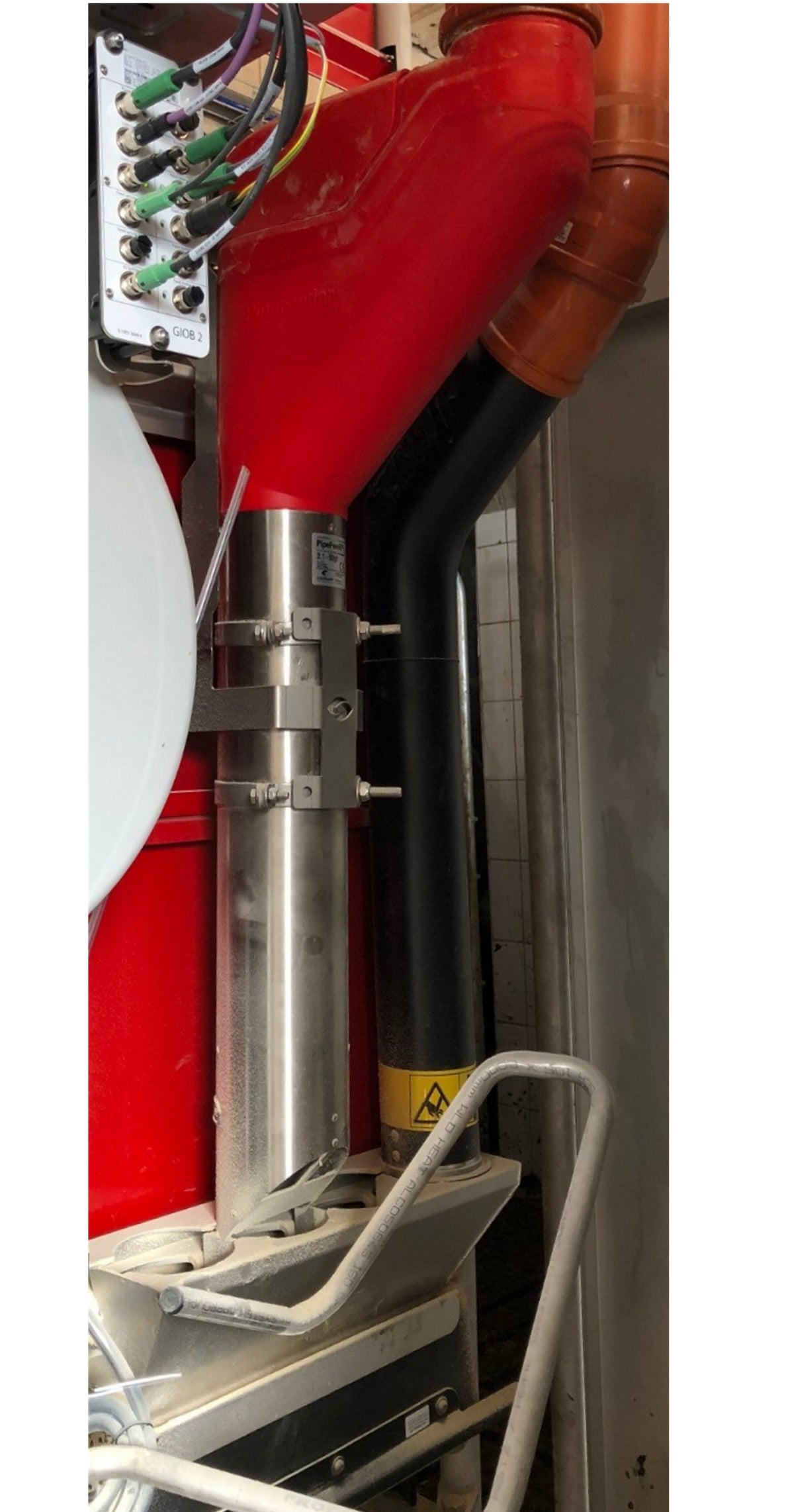 Pipe Feeder short, red with Mounting bracket Lely A4 - A5