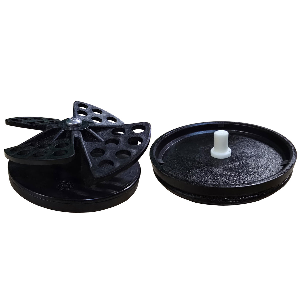 Mixer bottom with bottom seal and rotor/magnetic hold