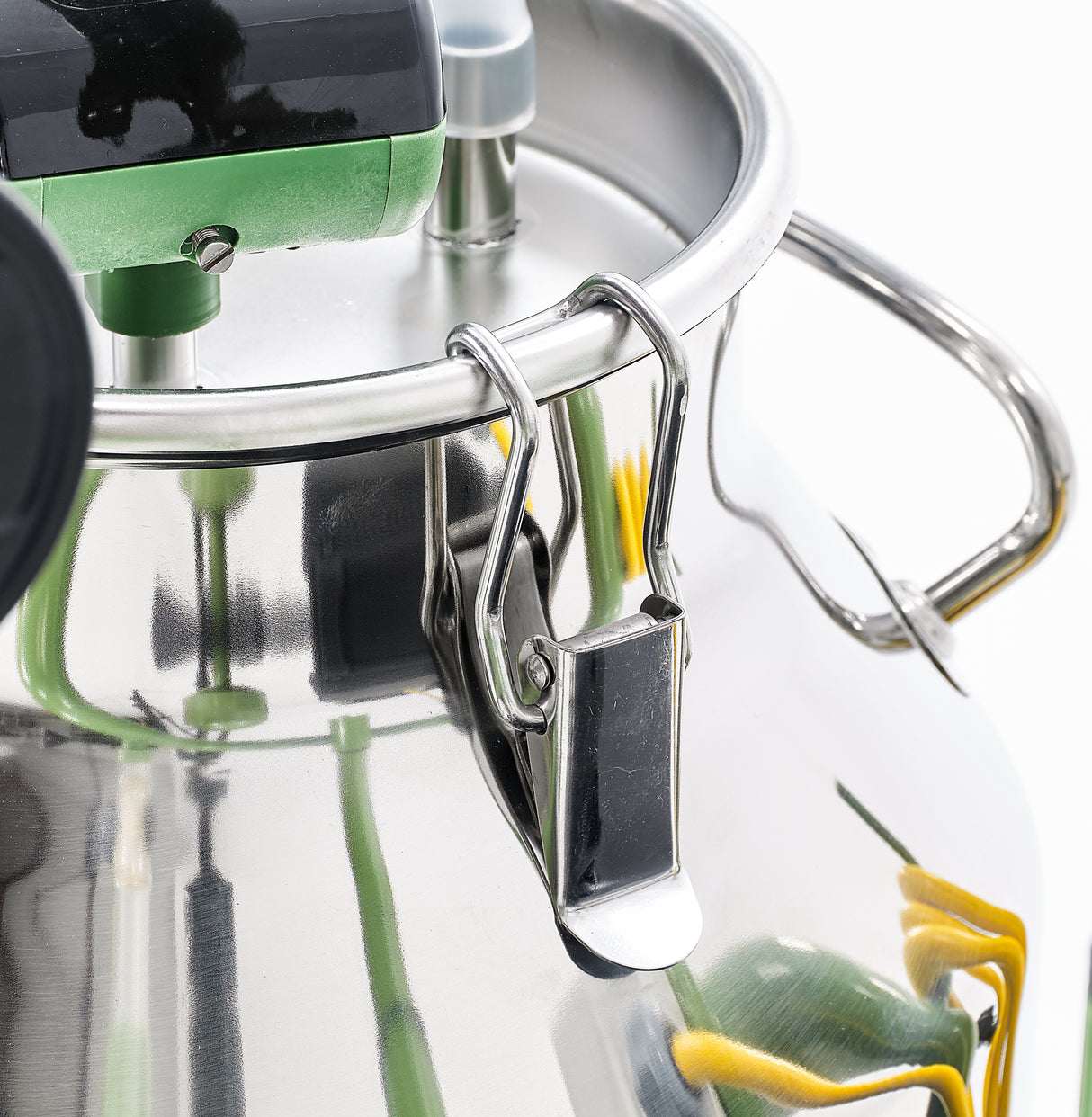 Portable milking machine